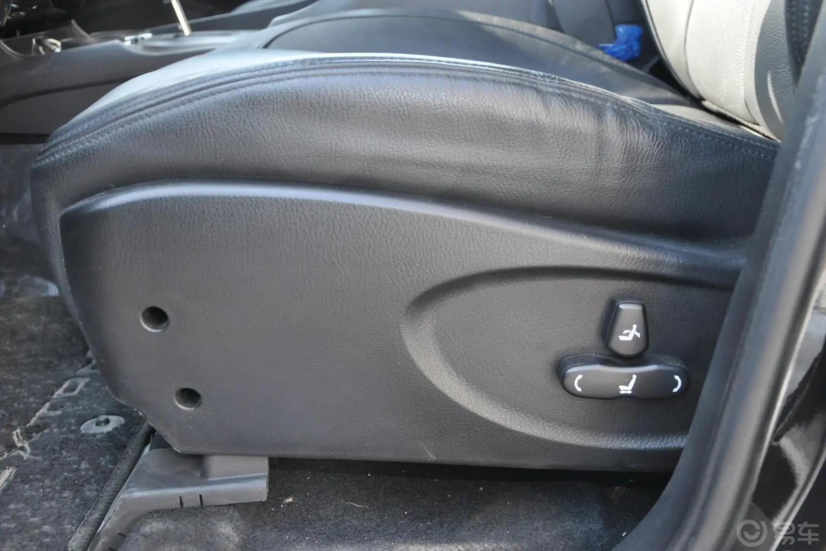 雷斯特II3.2L 自动 汽油 豪华导航版座椅调节键