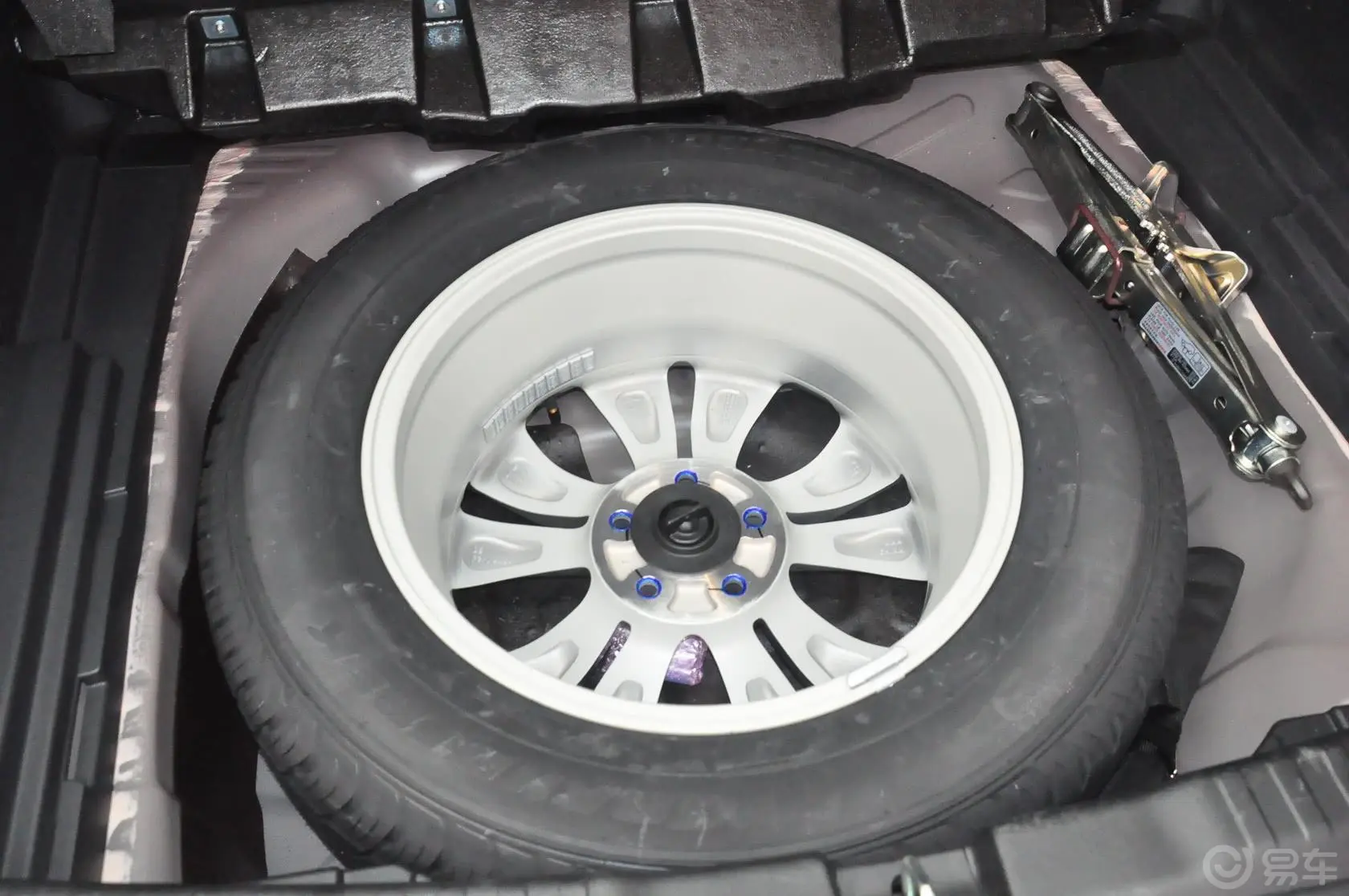 本田CR-V2.4L 四驱 豪华版备胎