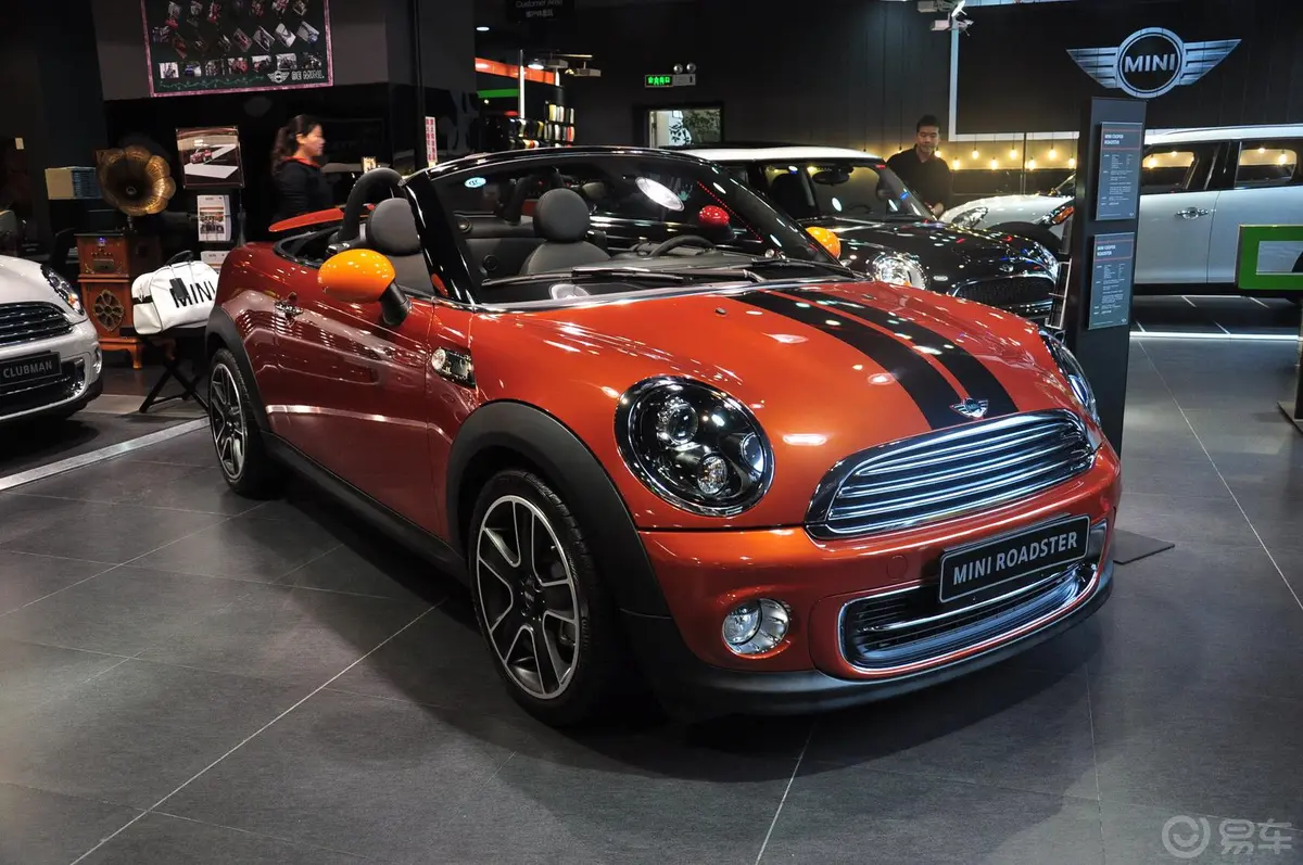 MINI ROADSTERCOOPER 1.6L 自动侧前45度车头向右水平