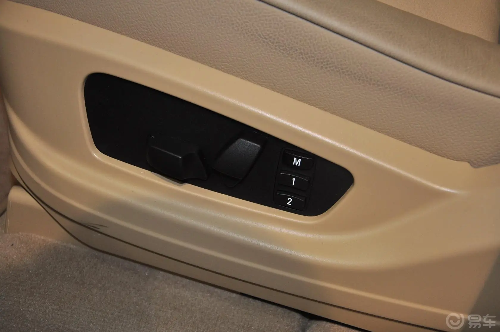 宝马X5(进口)xDrive35i 豪华型 5座座椅调节键