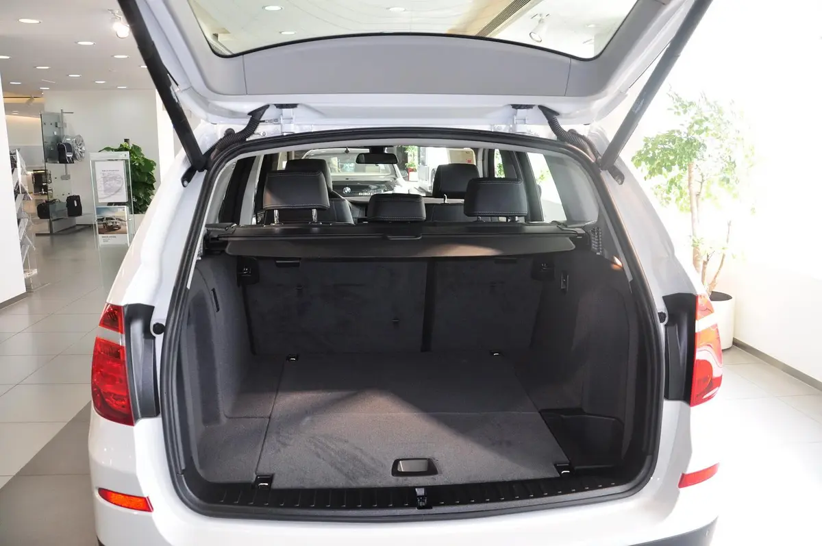 宝马X3(进口)xDrive28i 豪华型行李箱空间