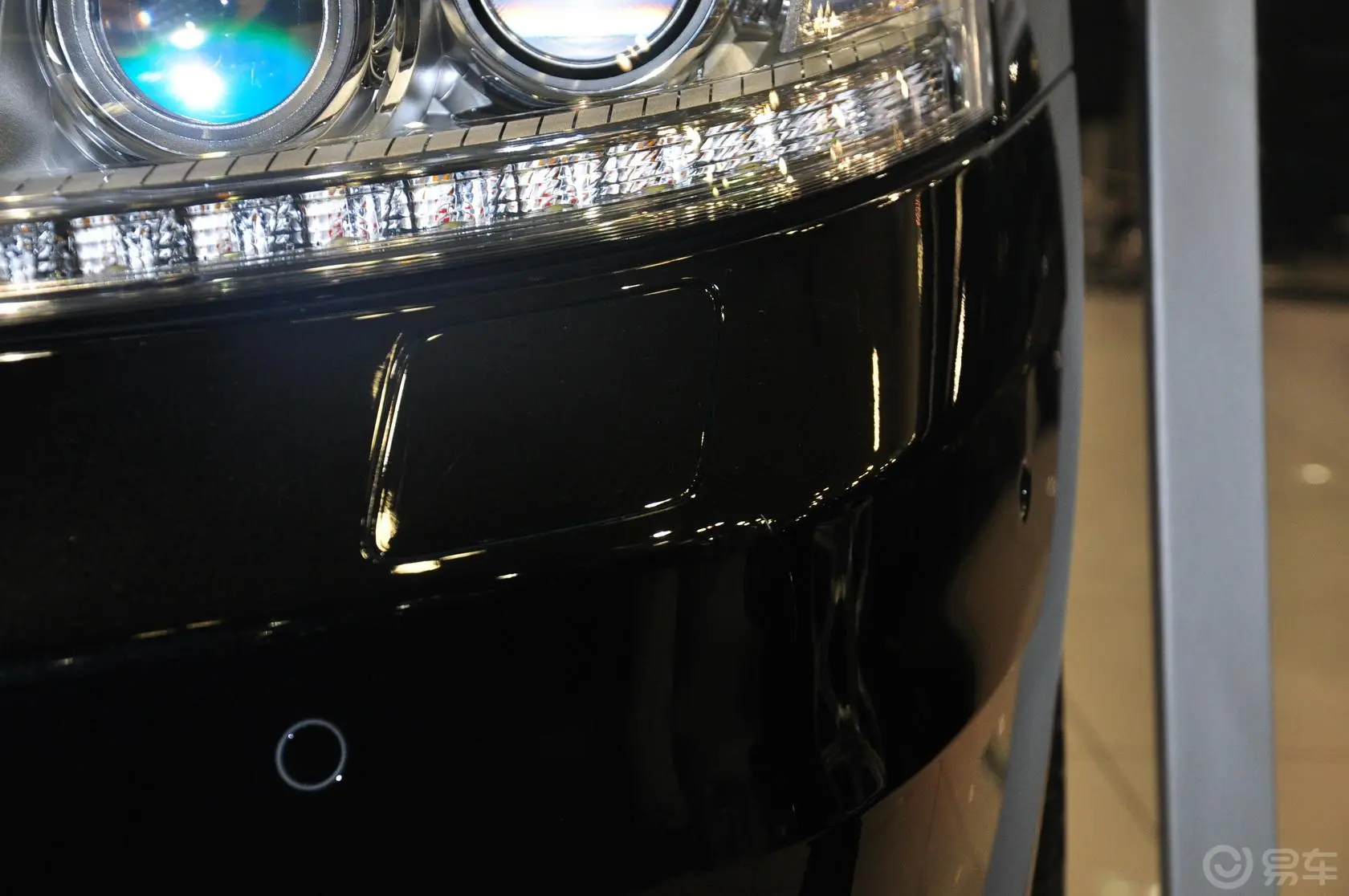 奔驰S级350L Grand Edition大灯清洗装置