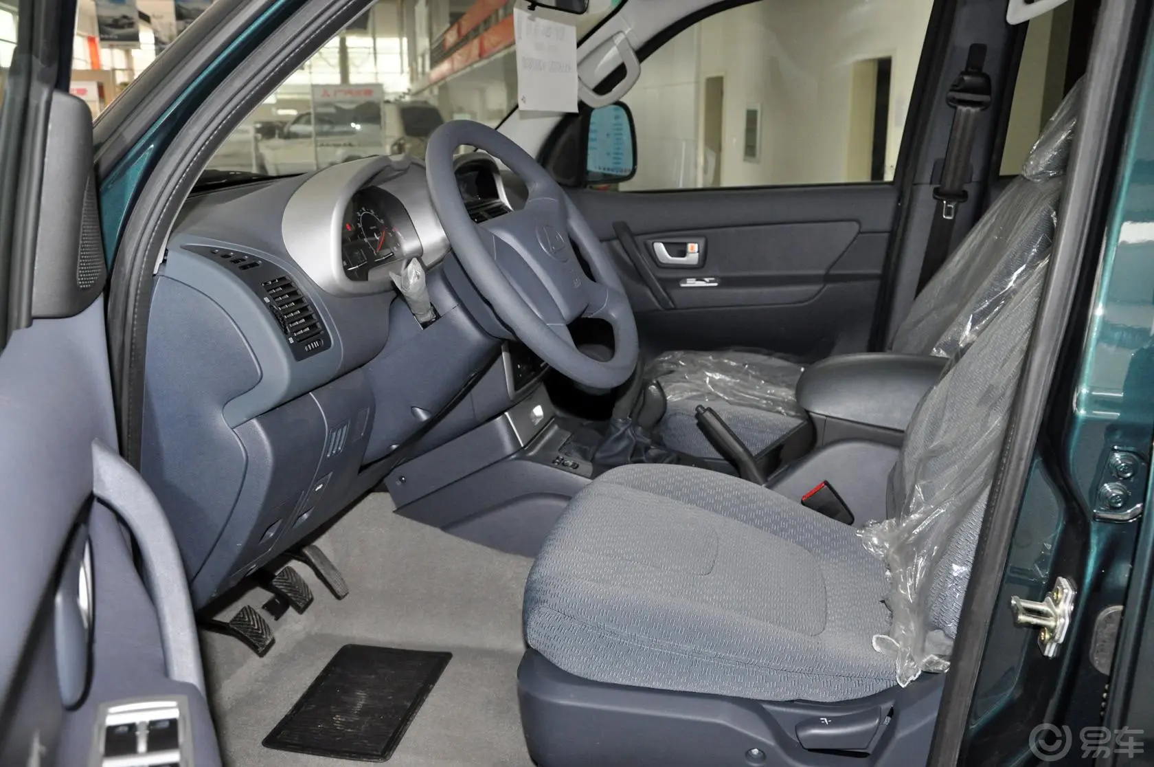 猎豹CS6汽油版 CFA6501A MT 4WD 舒适型前排空间