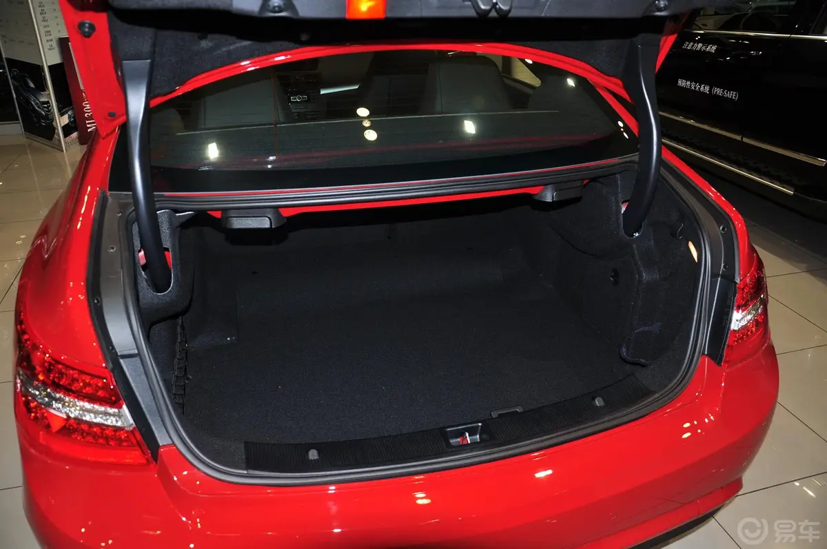 奔驰E级(进口)E200 CGI Coupe行李箱空间