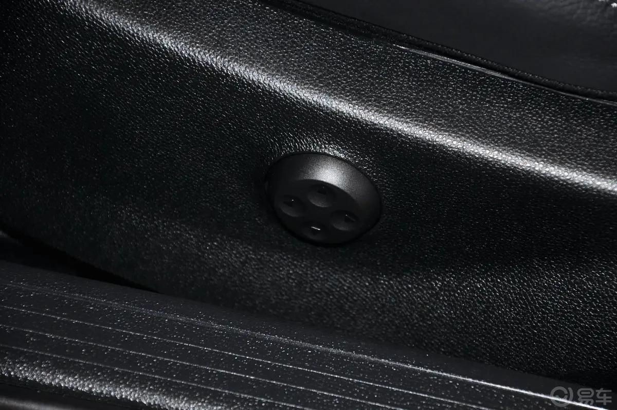 奔驰E级(进口)E200 CGI Coupe座椅调节键