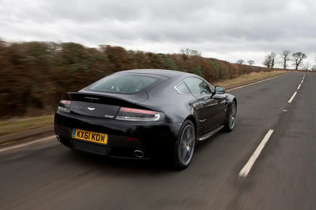 V8 Vantage