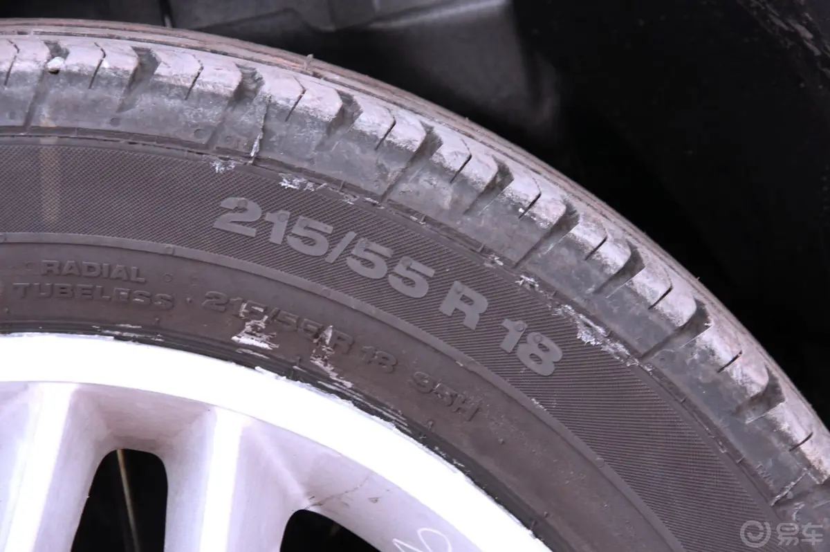 指南者(进口)2.4L 自动 豪华版轮胎规格