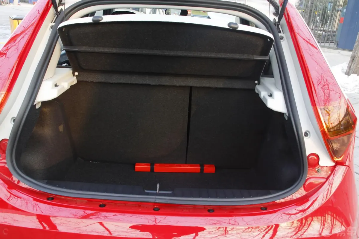 名爵31.3L 自动 舒适版行李箱空间