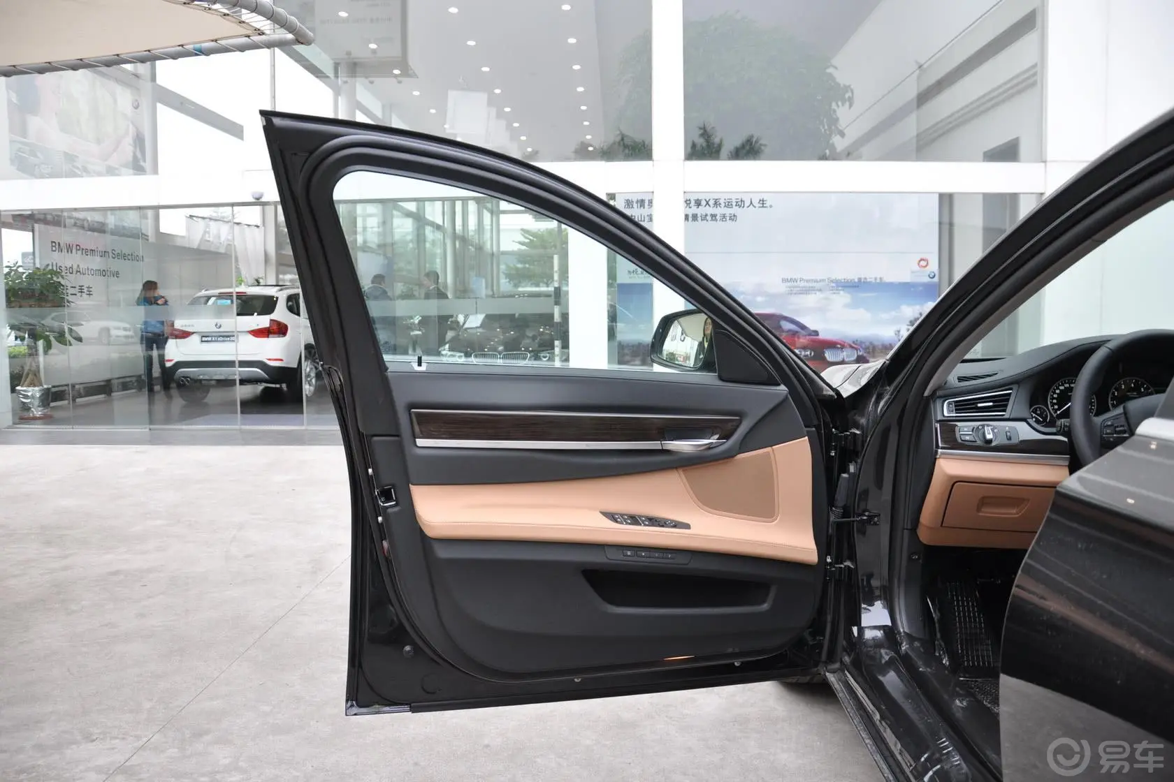 宝马7系730Li 豪华型驾驶员侧车门内门板