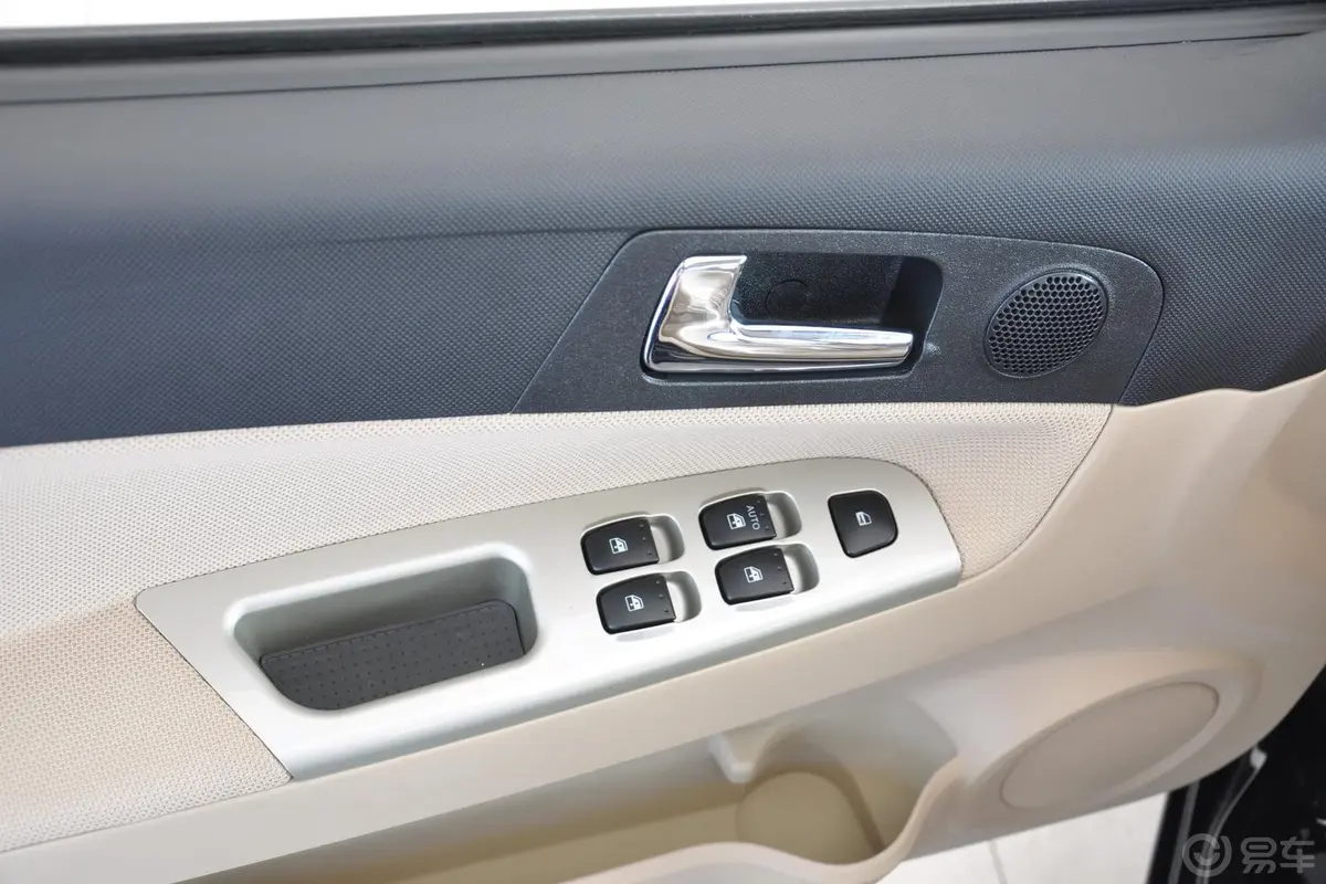 中华H3201.5L 自动 舒适型车窗升降键