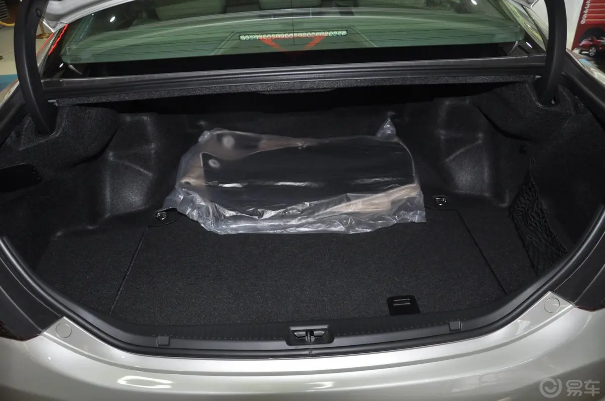 皇冠V6 2.5L Royal 真皮版行李箱空间