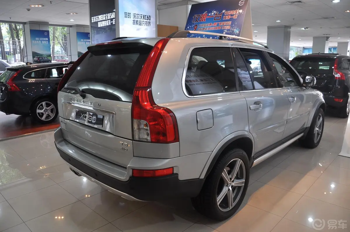 沃尔沃XC902.5T T5 北欧个性运动版侧后45度车头向右水平