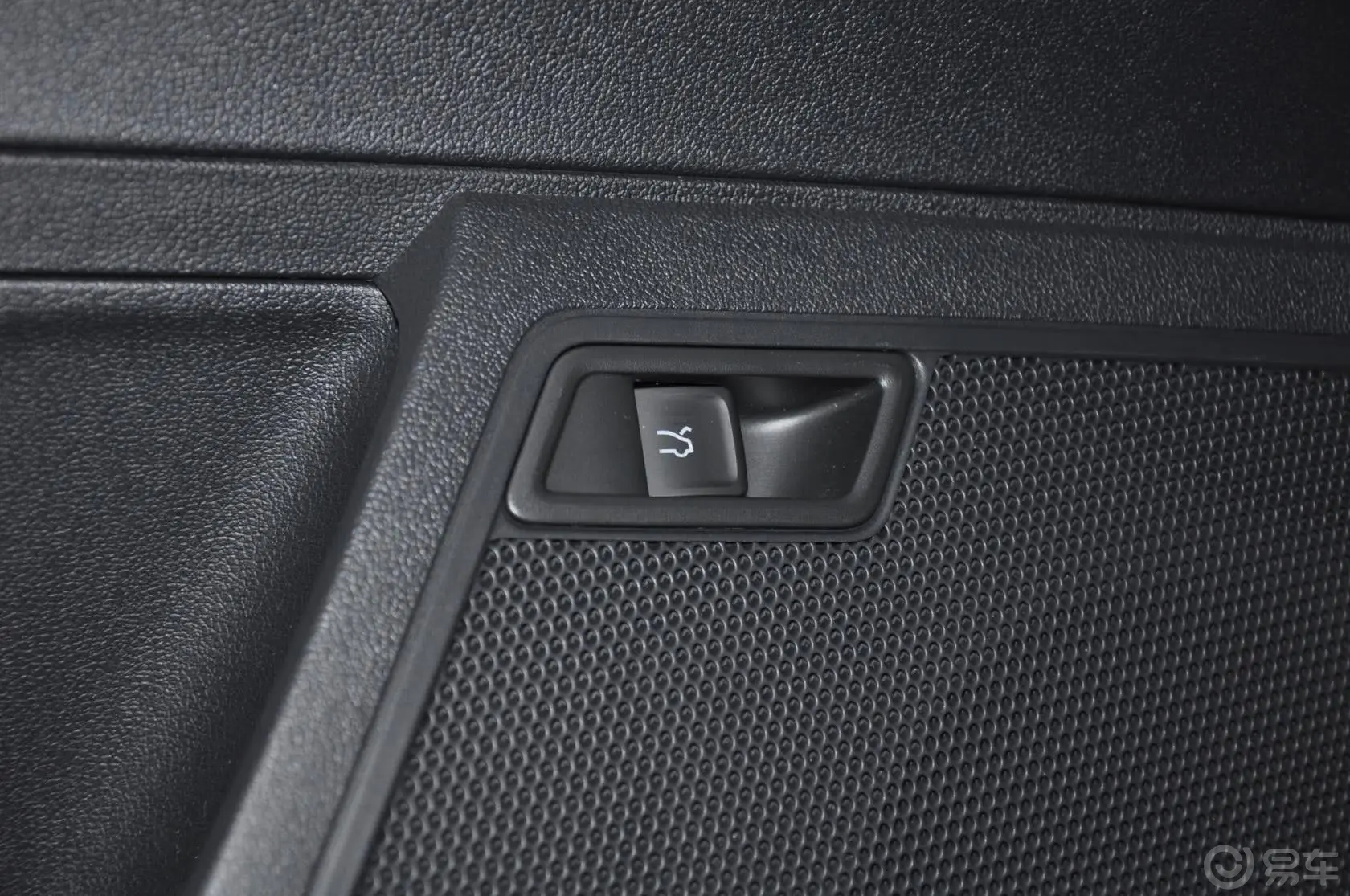 桑塔纳1.6L 自动 舒适版车内行李箱开启键