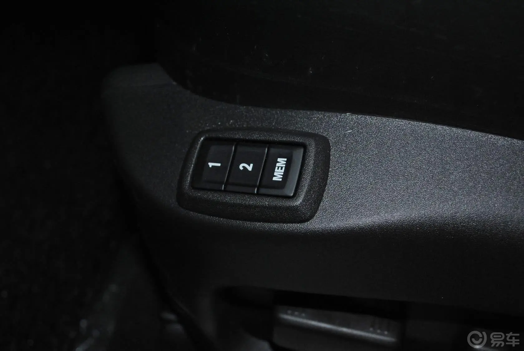 凯迪拉克SRX3.0L 手自一体 精英型座椅记忆键