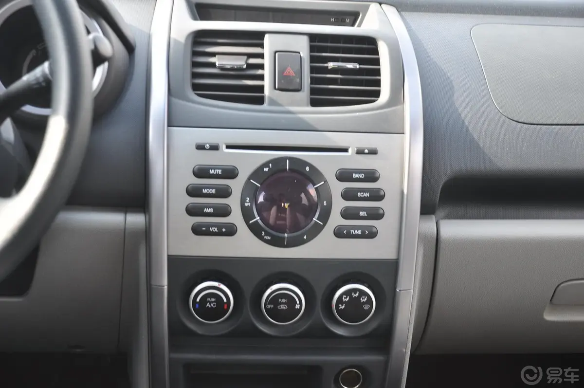 长安CX201.3L 自动 舒适版中控台整体