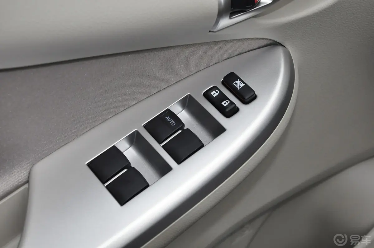 卡罗拉1.8L GL-i炫装版 CVT车窗升降键