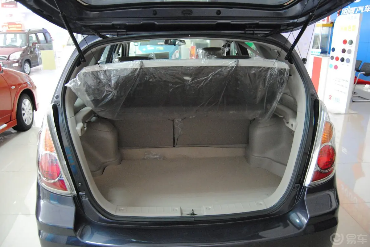 利亚纳两厢 1.4L VVT 手动 豪华II型行李箱空间