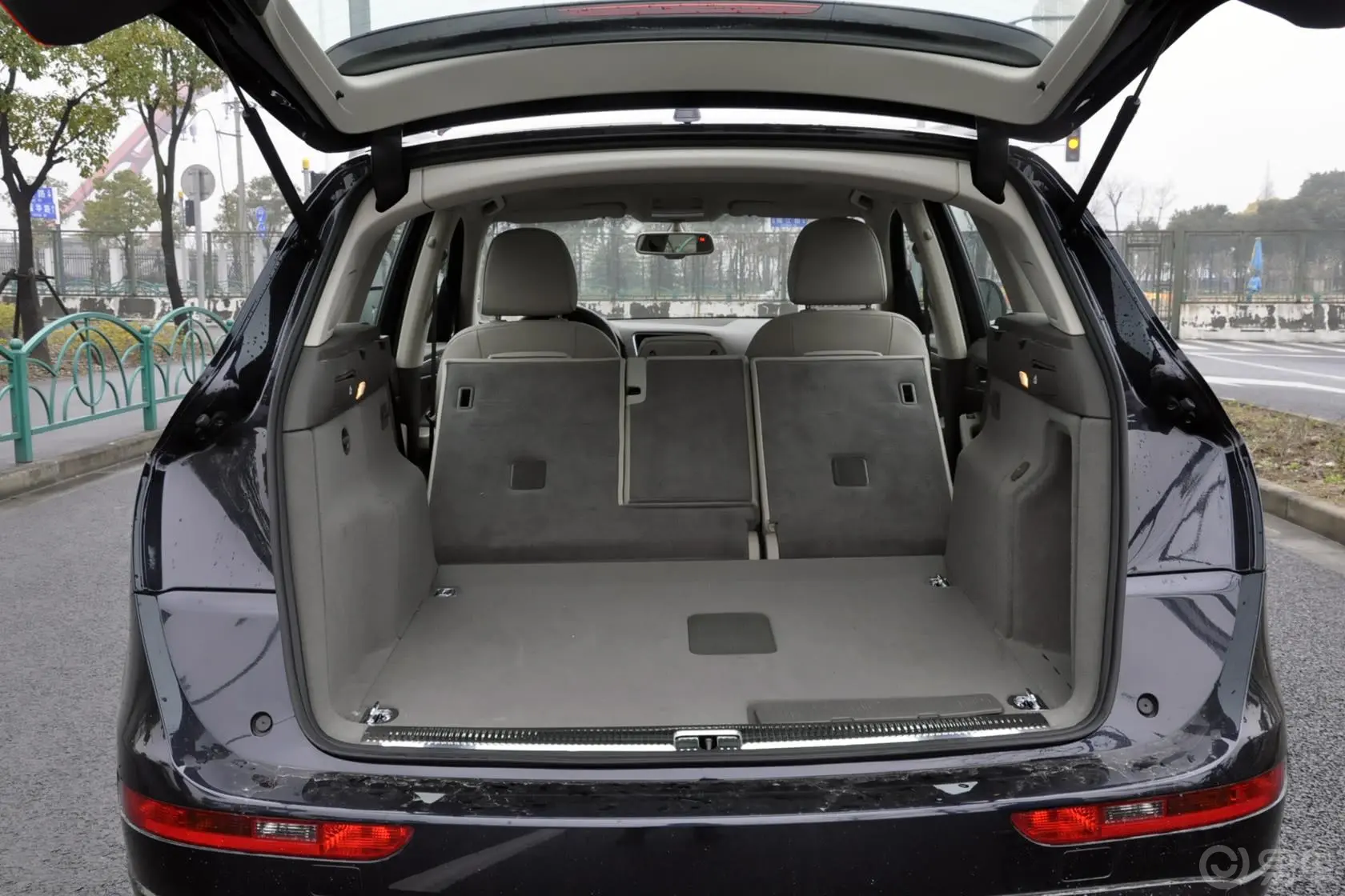 奥迪Q5(进口)2.0 TFSI Hybrid quattro行李箱空间