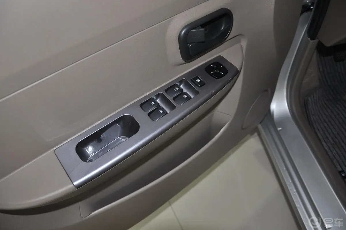 五菱宏光S16430M—1.4L 舒适型车窗升降键