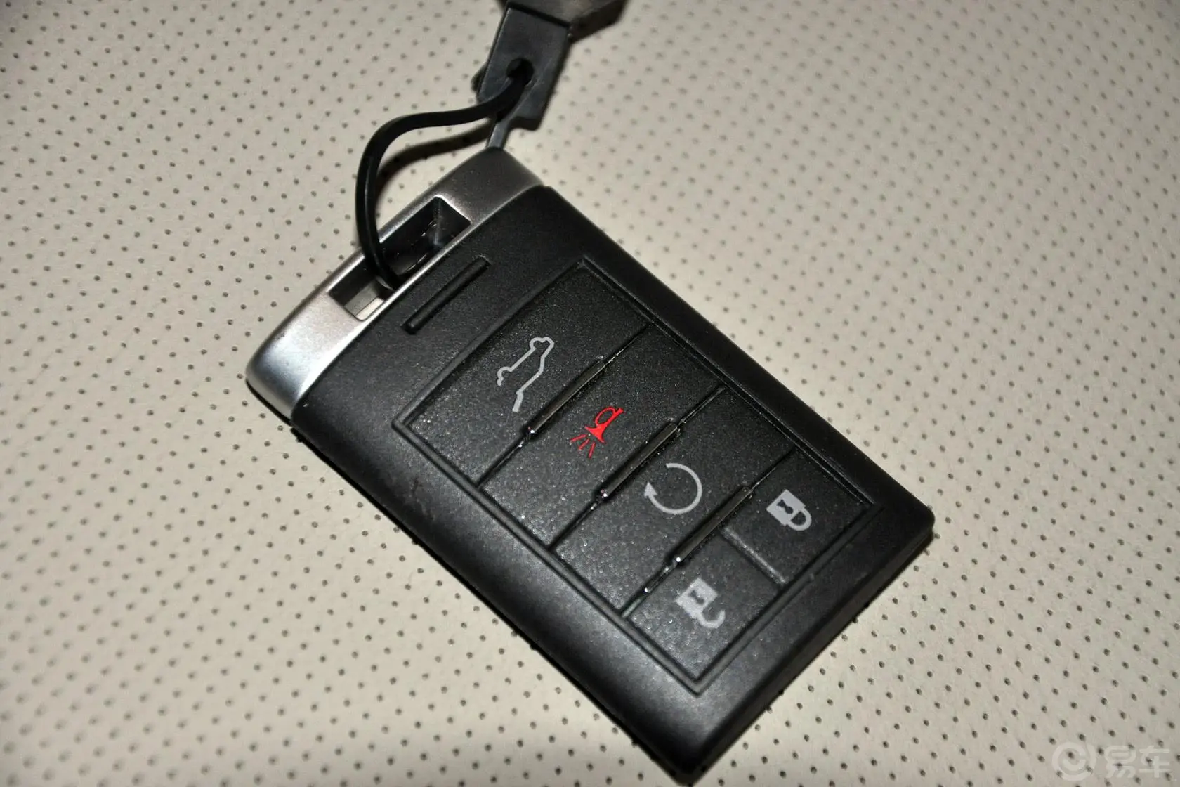 凯迪拉克SRX3.0L 手自一体 旗舰型钥匙（背面，按键）