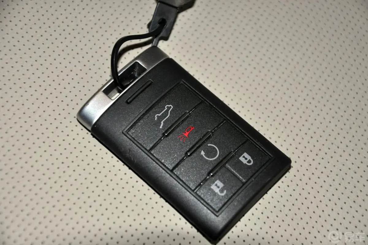 凯迪拉克SRX3.0L 手自一体 旗舰型钥匙（背面，按键）