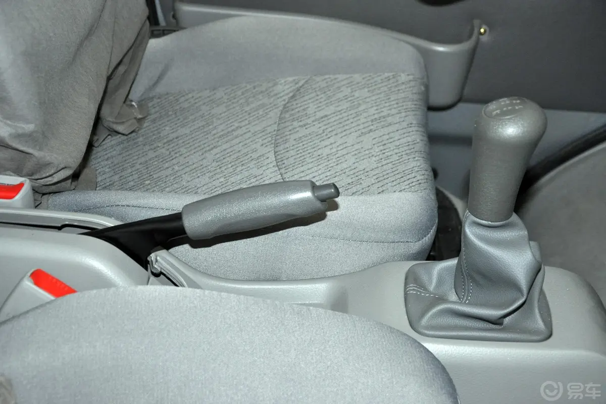 丰顺1.3L 舒适型驻车制动（手刹，电子，脚刹）