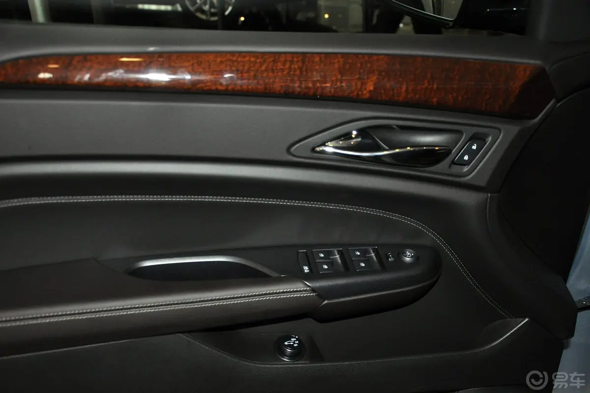 凯迪拉克SRX3.0L 手自一体 领先型车窗升降键