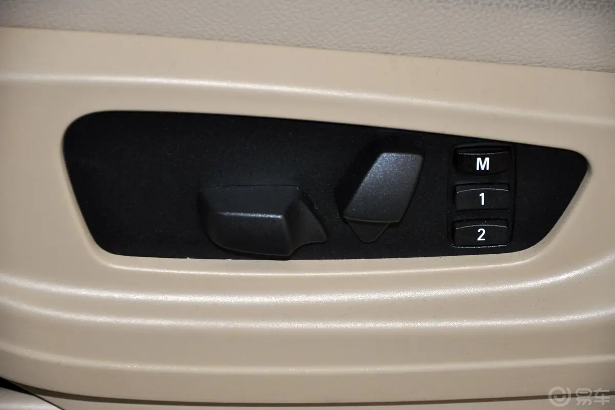 宝马X5(进口)xDrive35i 豪华型座椅调节键