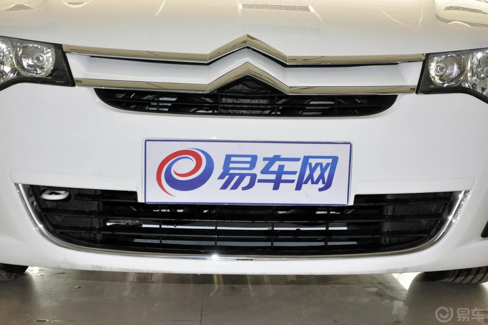 爱丽舍经典 三厢 1.6L 手动 科技型前格栅侧俯拍