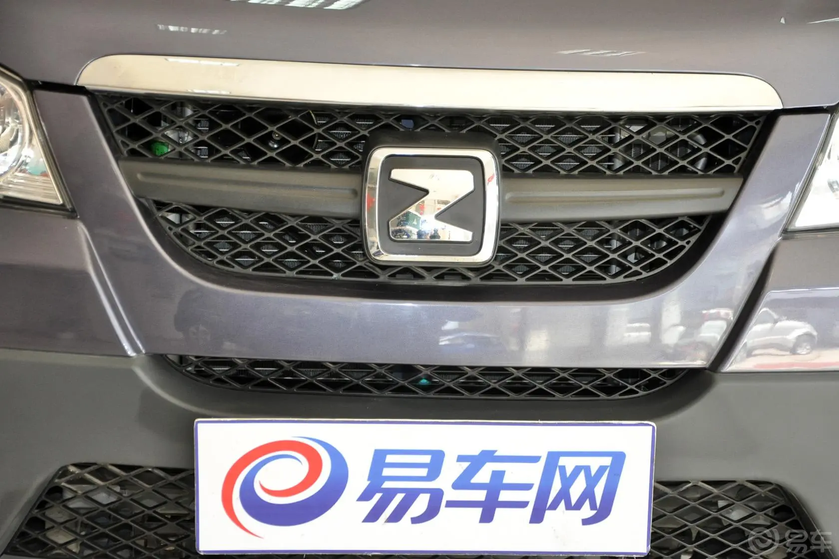 众泰50081.5L 手动 舒适型前格栅侧俯拍