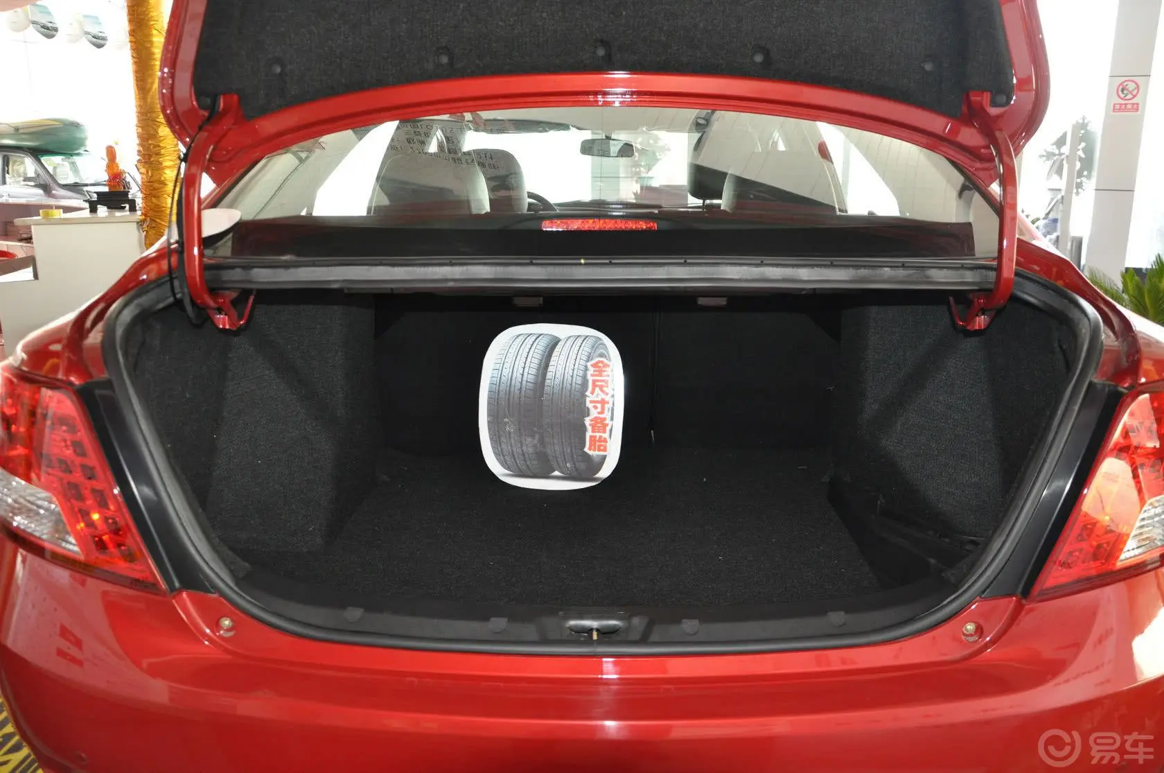 众泰Z3001.5L 手动 尊贵型行李箱空间