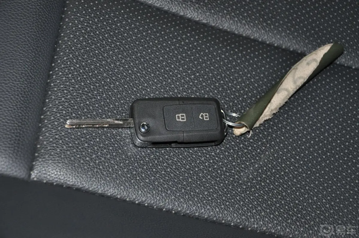 众泰Z3001.5L 手动 尊贵型钥匙（背面，按键）