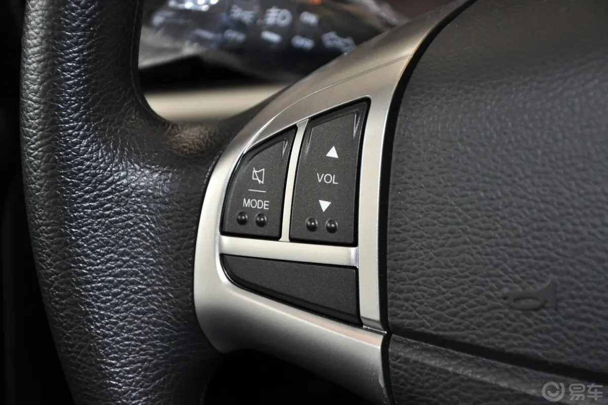 柯兰多2.0L 手动 两驱 舒适版 汽油方向盘功能键（左）