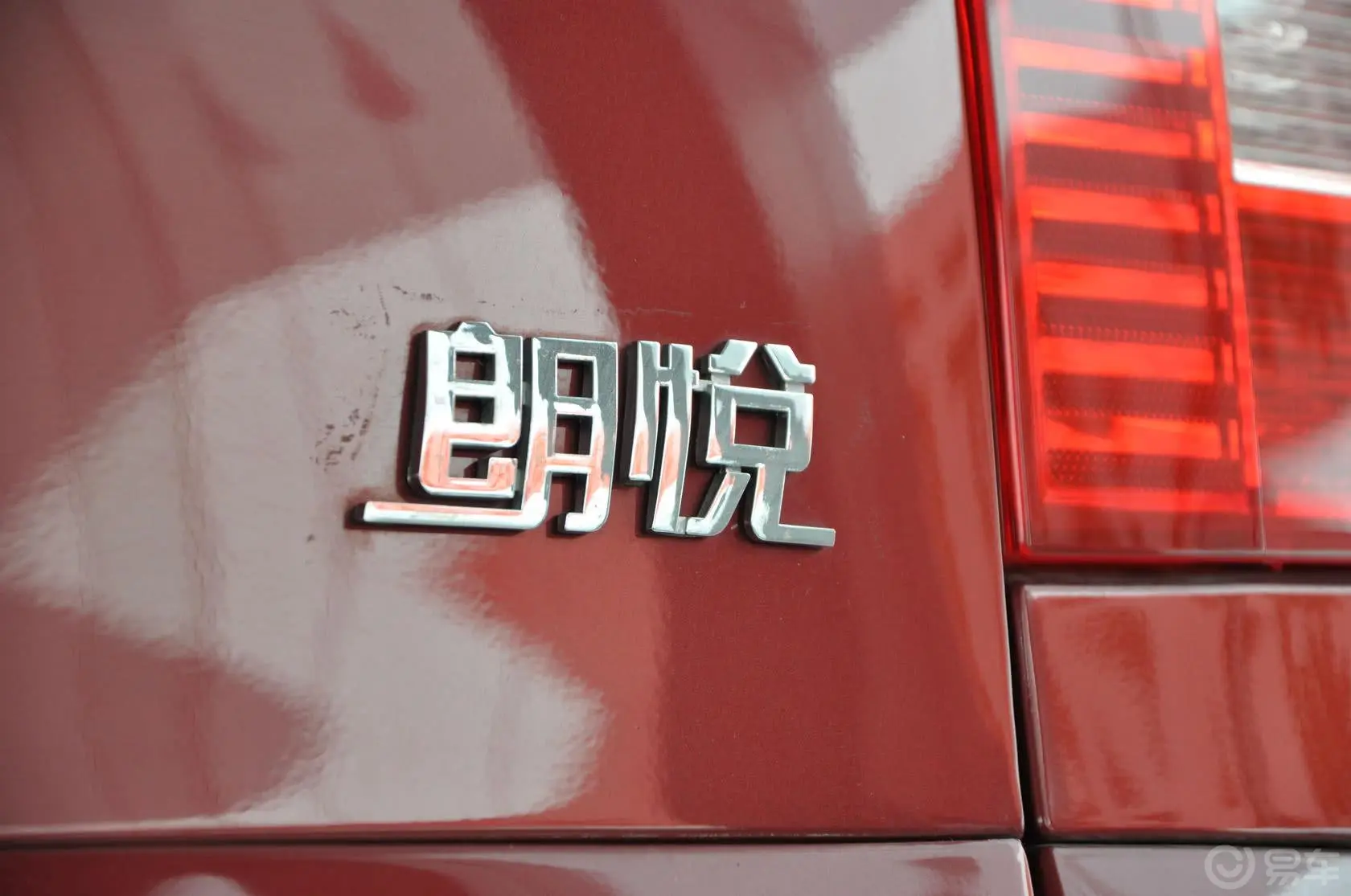 众泰M3001.6L 汽油 尊贵型(双天窗) 5座尾标