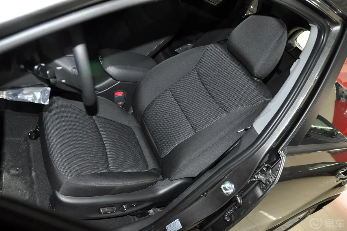 索兰托2.4L 汽油 至尊版 七座(GDI) 国四驾驶员座椅