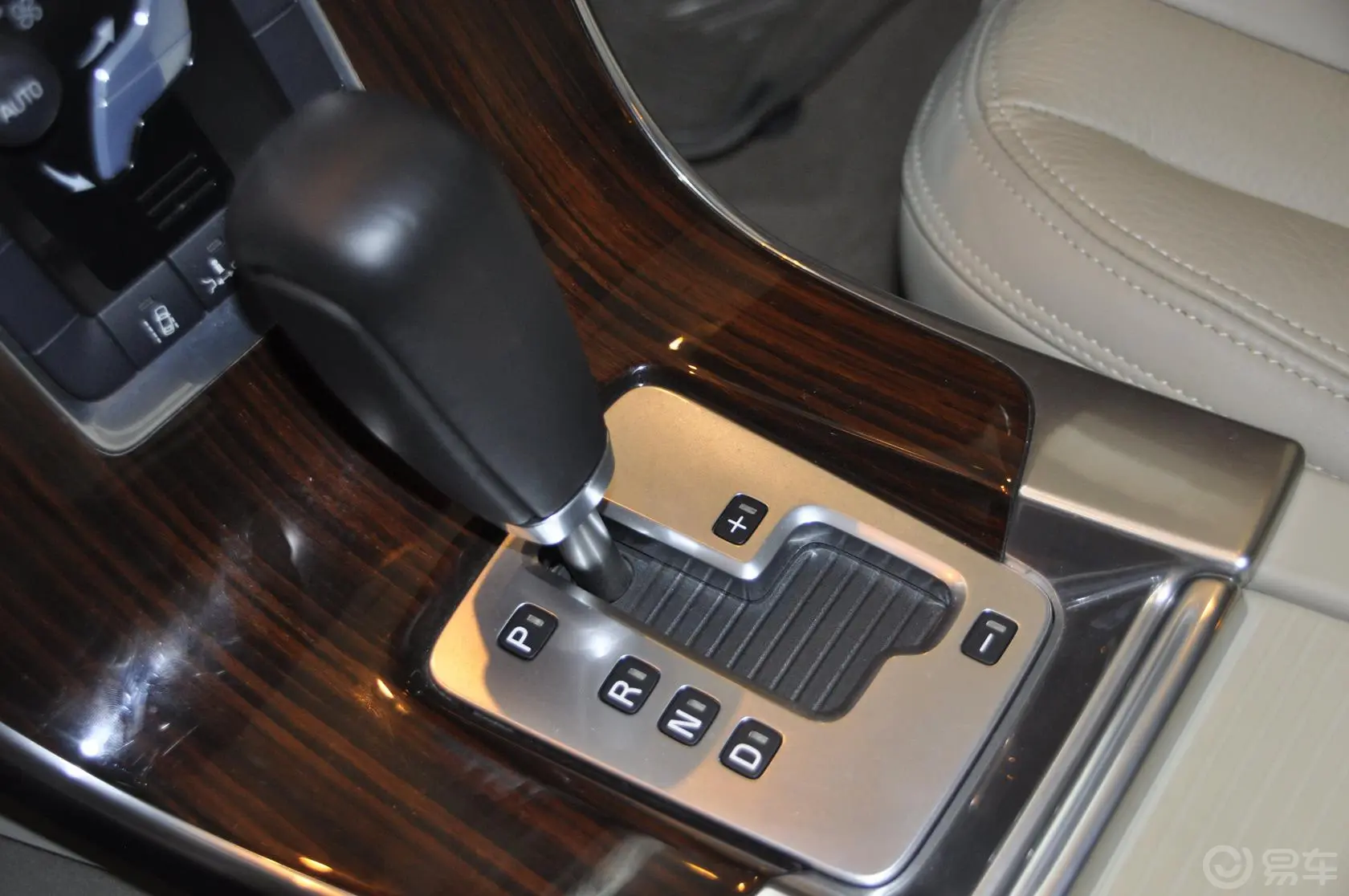 沃尔沃S60(进口)3.0T 手自一体 T6 AWD 智尊版换挡杆