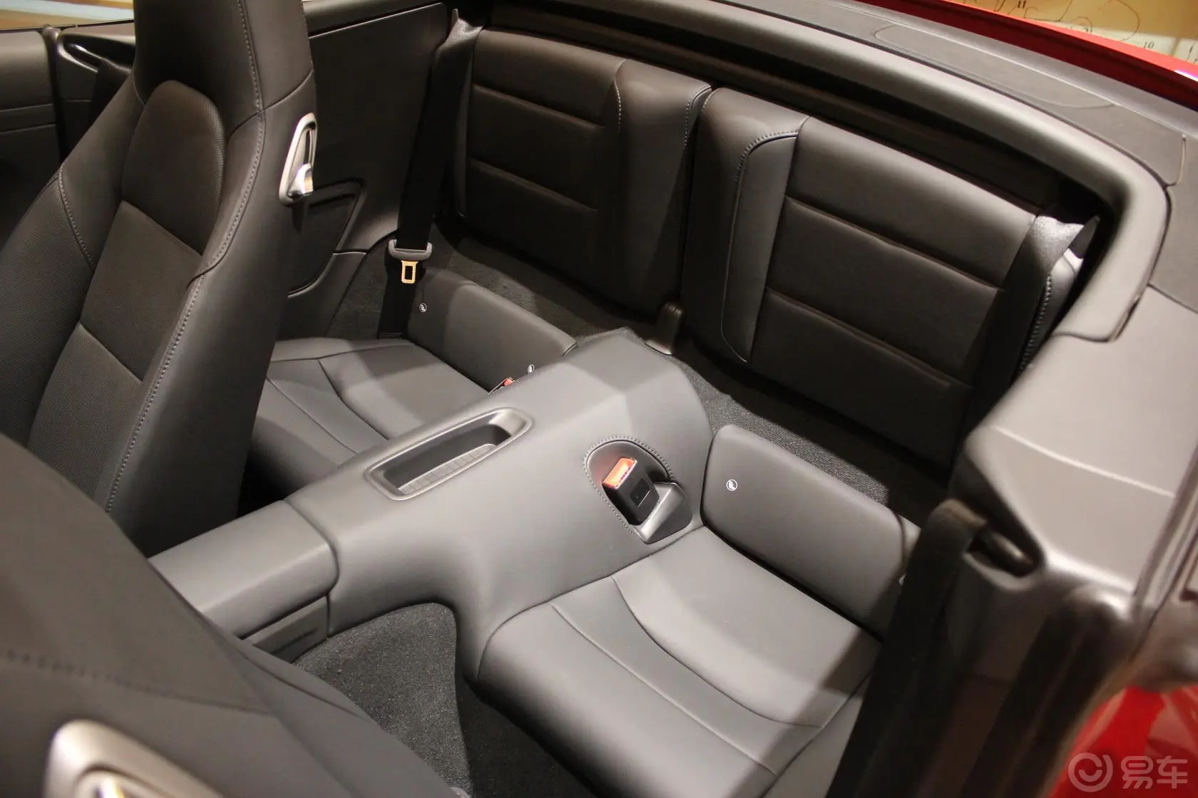 保时捷911Carrera Cabriolet 3.4L后排座椅