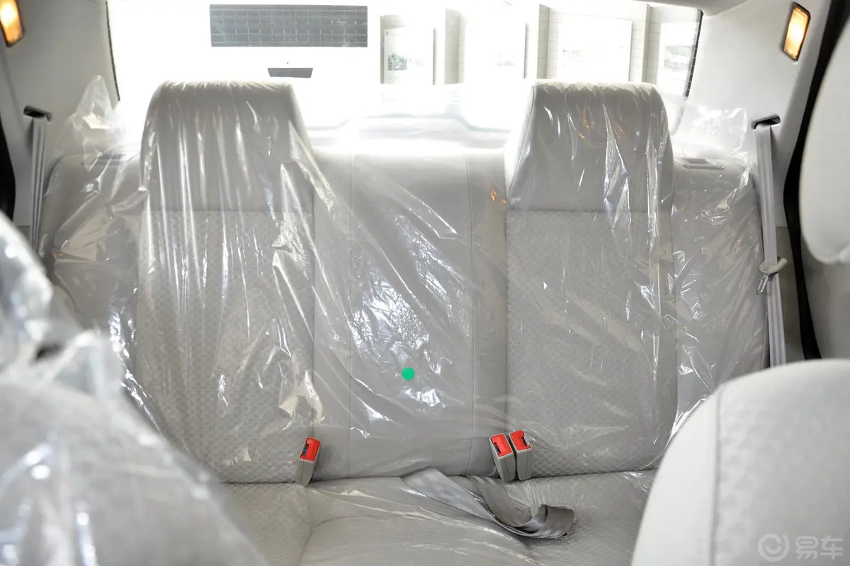 爱丽舍经典 三厢 1.6L 手动 科技型 天窗版后排座椅