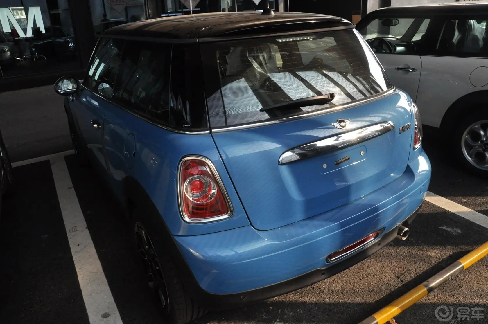 MINICOOPER Bayswater侧后45度车头向左水平