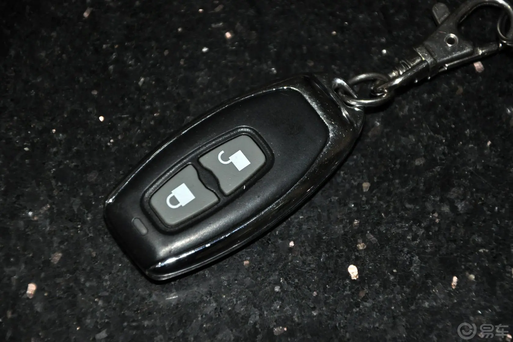 大柴神至尊版 3.2T 手动 两驱 豪华型 柴油钥匙（背面，按键）