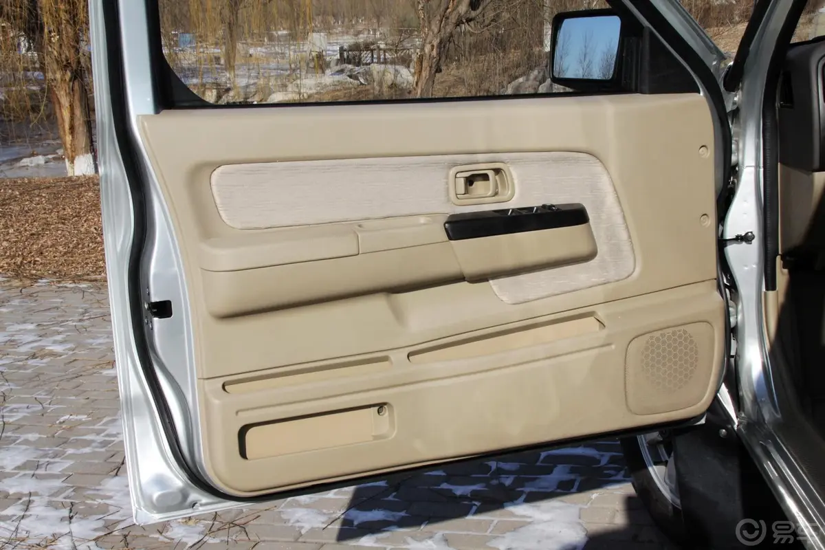 锐骐4WD QD80柴油标准版 国IV驾驶员侧车门内门板