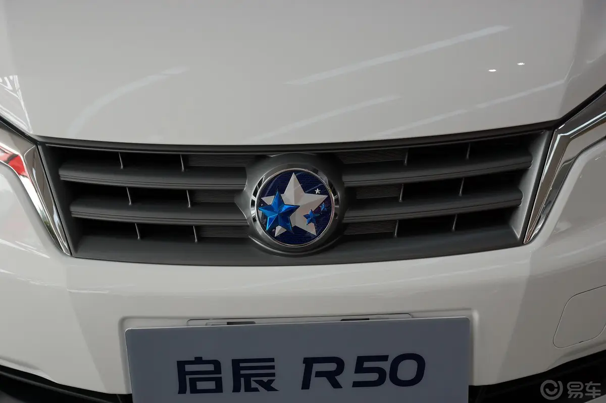 启辰R501.6L XE 自动 舒适版前格栅侧俯拍