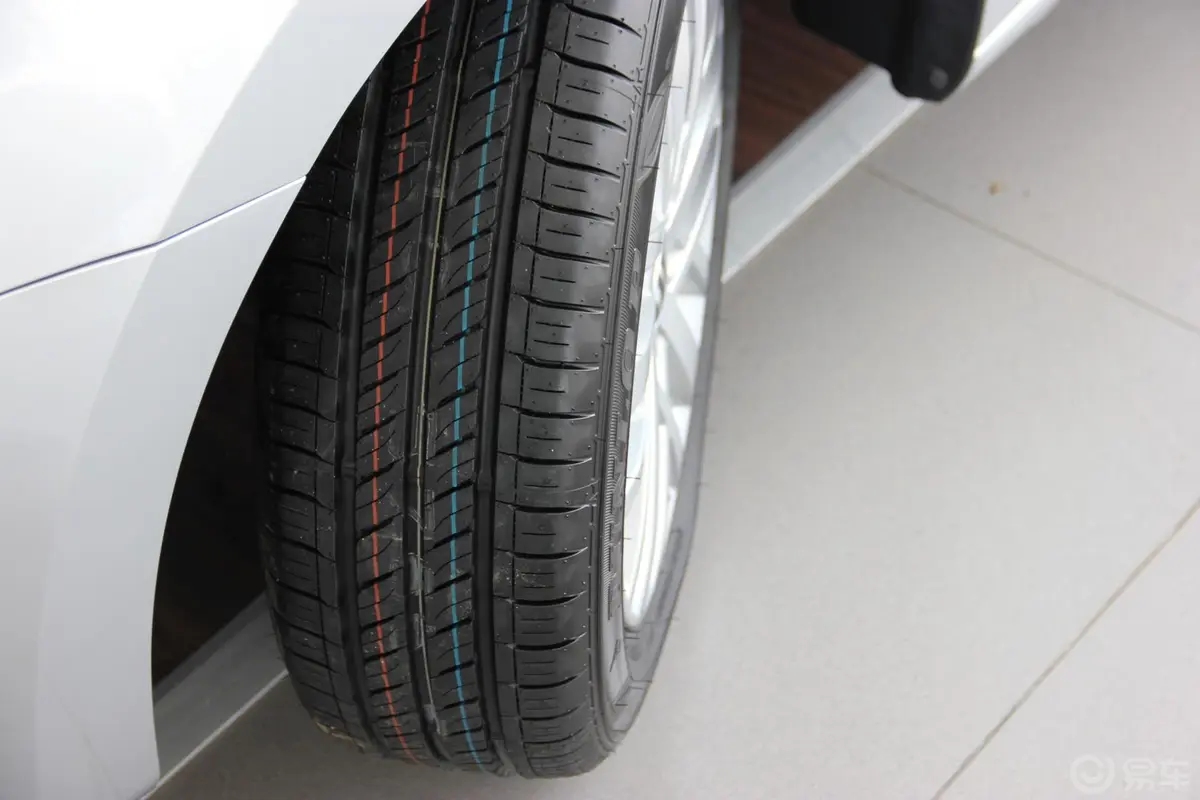 桑塔纳1.6L 手动 舒适版轮胎花纹