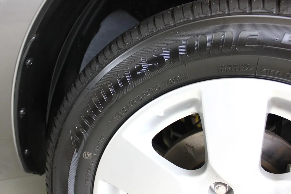 骊威劲逸版 1.8XE 手动 标准型轮胎规格