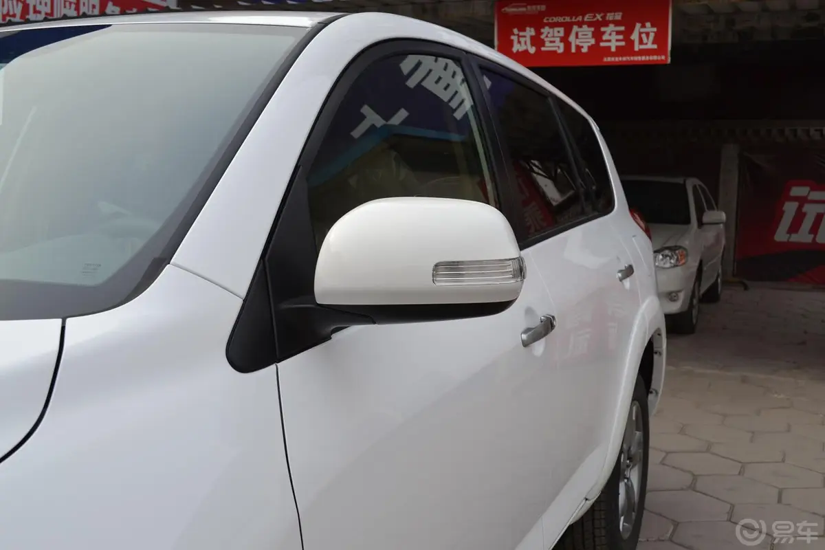 RAV4荣放2.4L 自动 特享尊崇版后视镜转向灯（前）