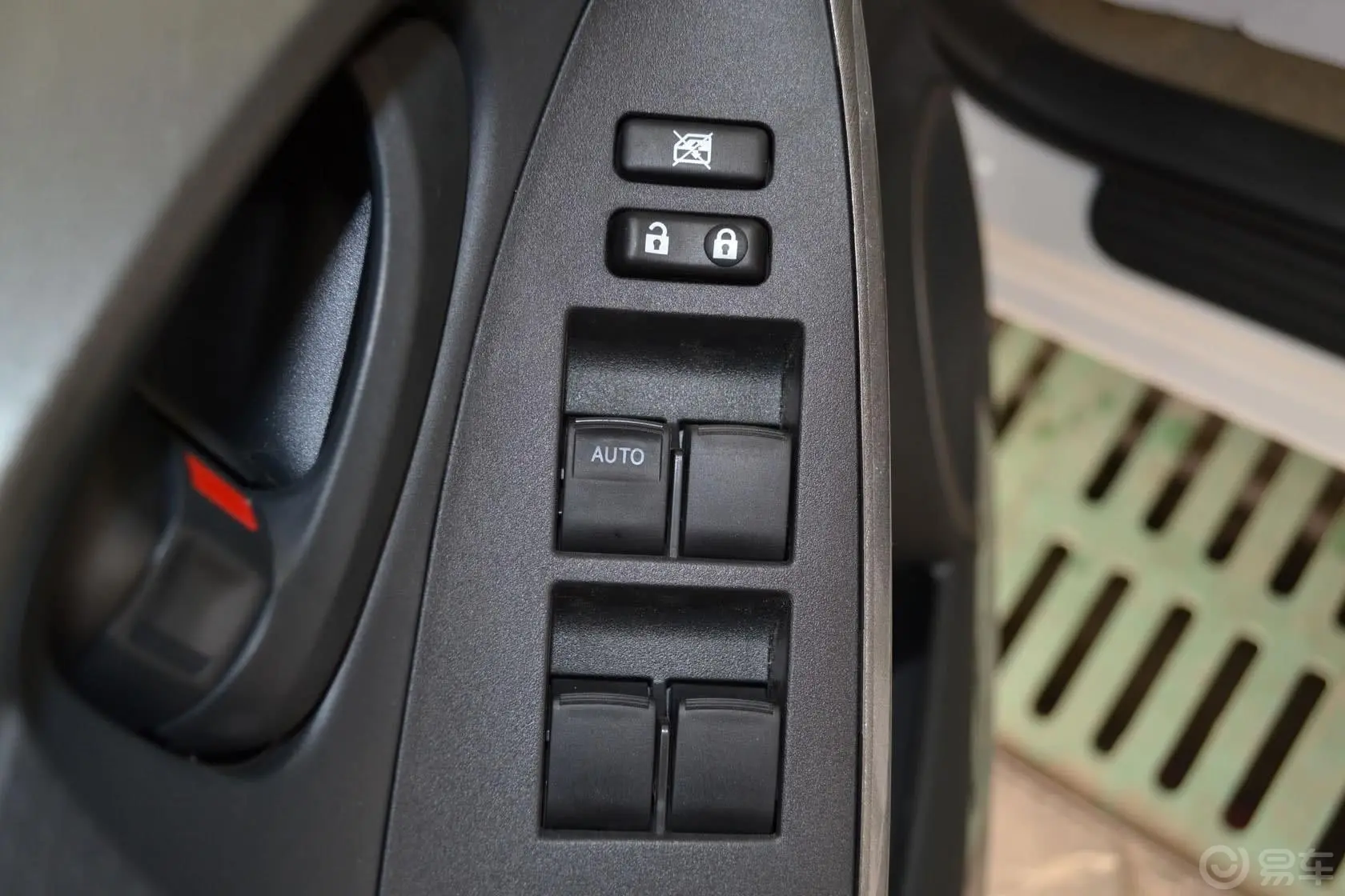 RAV4荣放2.0L 自动 特享精英版车窗升降键