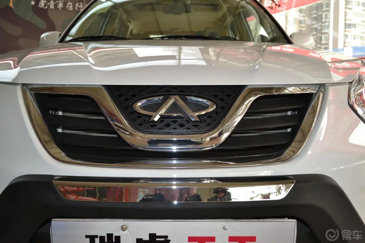 瑞虎精英版 1.6L 自动 DVVT 豪华型前格栅侧俯拍