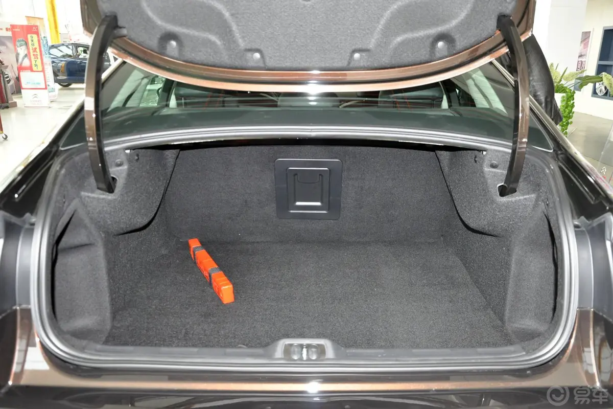雪铁龙C52.3L 自动 尊驭型行李箱空间