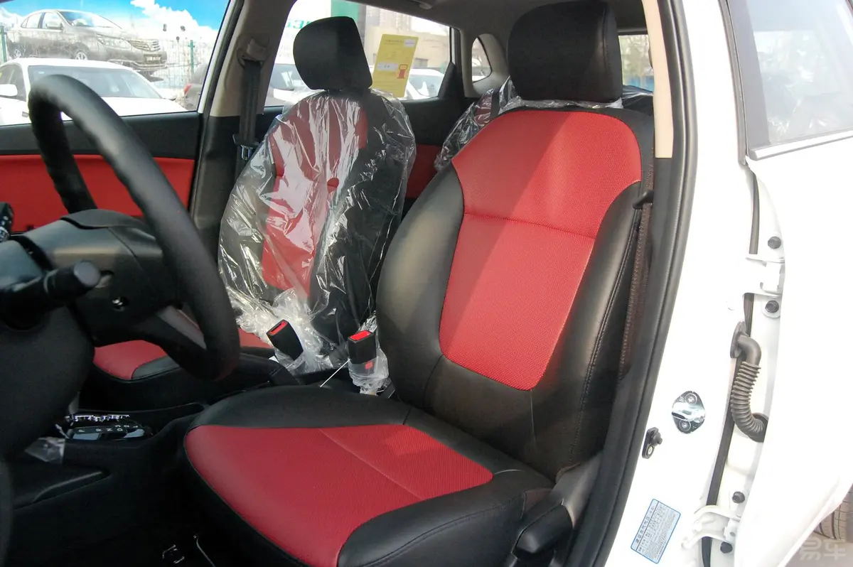起亚K2两厢 1.4L 自动 GLS 纪念版驾驶员座椅
