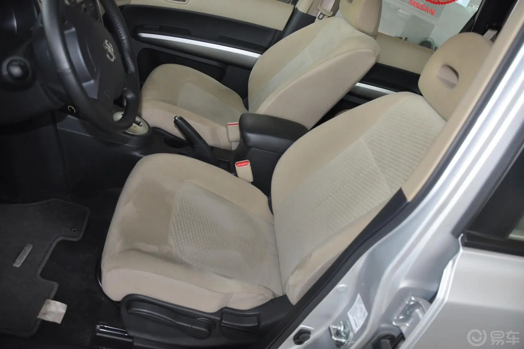 奇骏2.0L CVT 四驱 XE舒适版驾驶员座椅